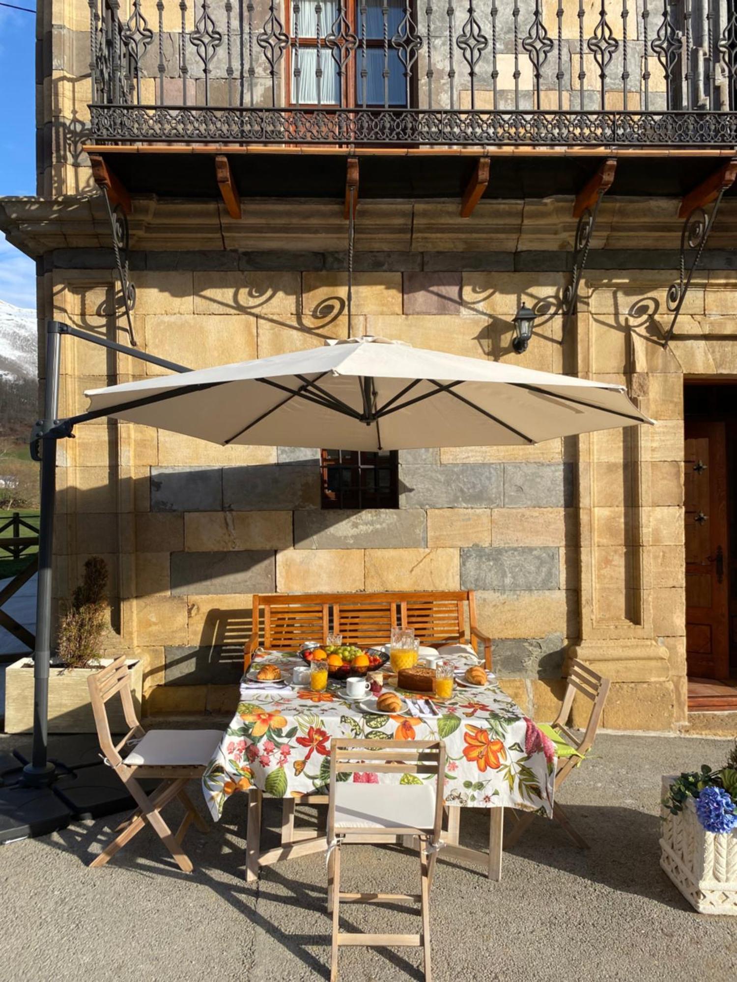 La Casona De Lombrana, En Polaciones Guest House Екстериор снимка