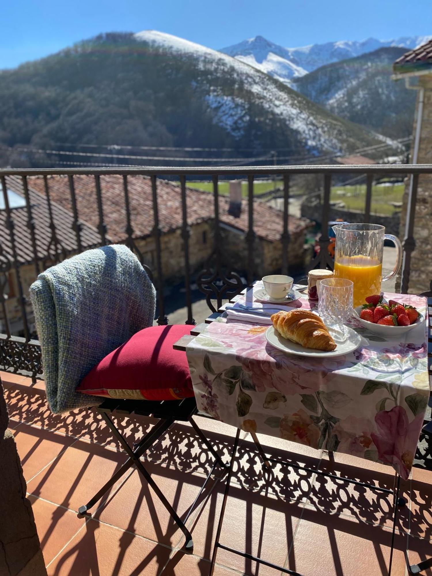 La Casona De Lombrana, En Polaciones Guest House Екстериор снимка